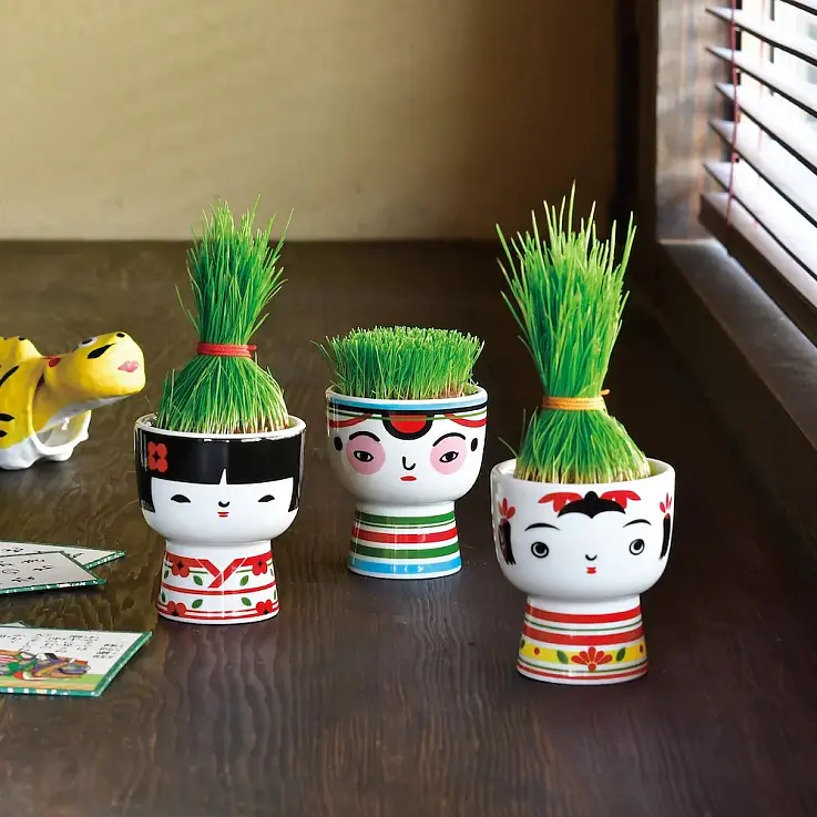 Mini maceta Kokeshi con kit de cultivo de césped