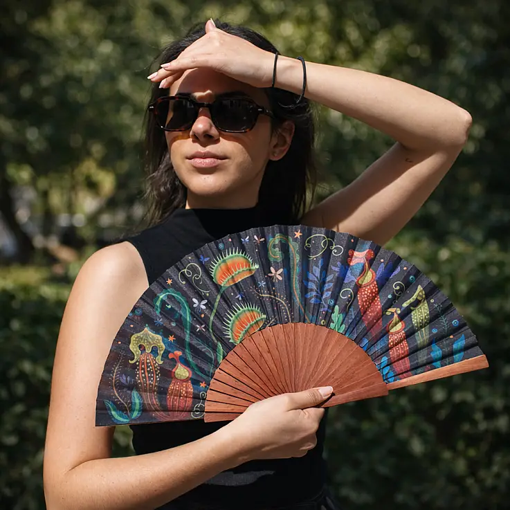 Fabricado en madera de alta densidad y polialgodón