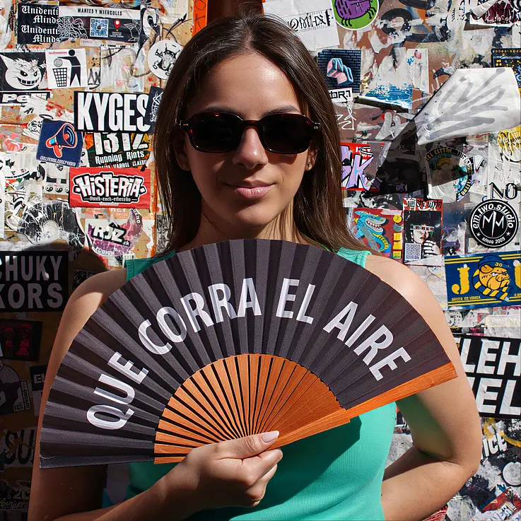 Fabricado en madera de alta densidad y polialgodón