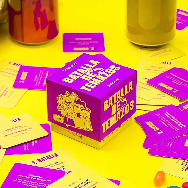 Juego de cartas musical para competir por equipos