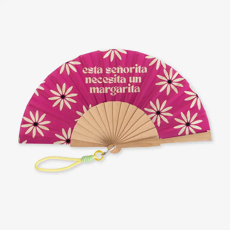 Fabricado en textil y madera