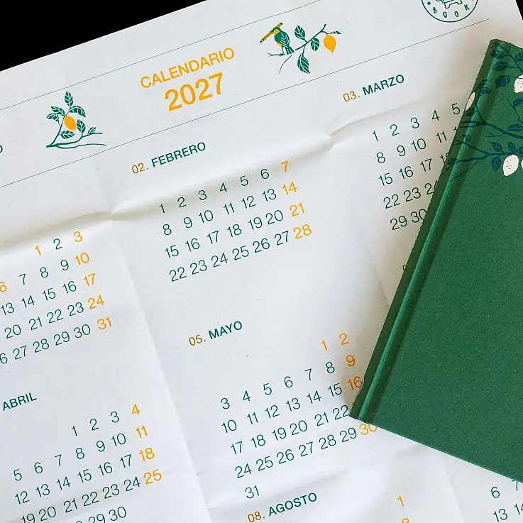Con calendario anual desplegable para tener todo 2027 a la vista