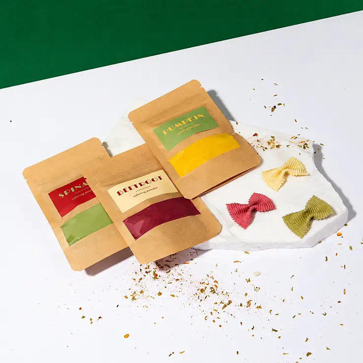 Prepara pasta de tres colores diferentes utilizando ingredientes naturales