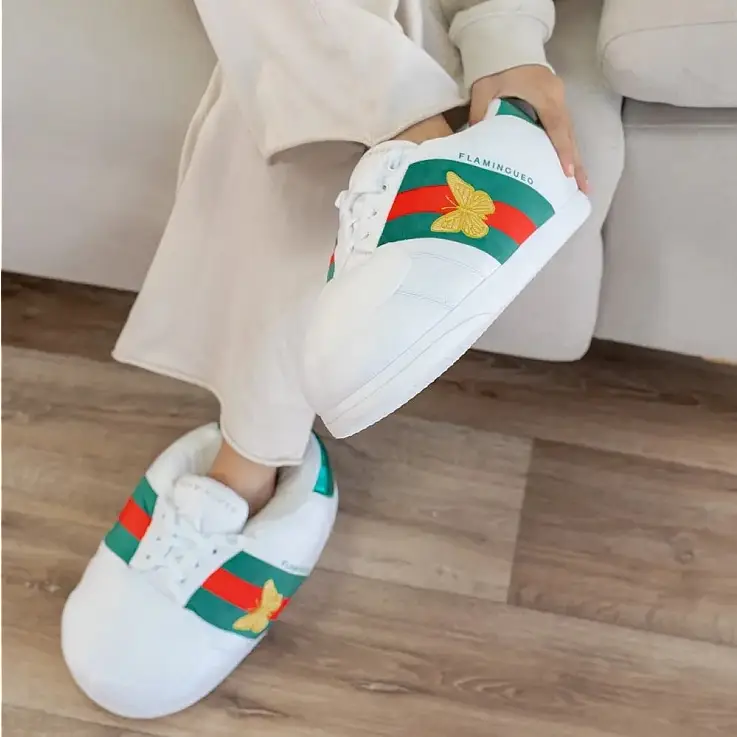 Su tejido ultrasuave mantiene los pies calentitos