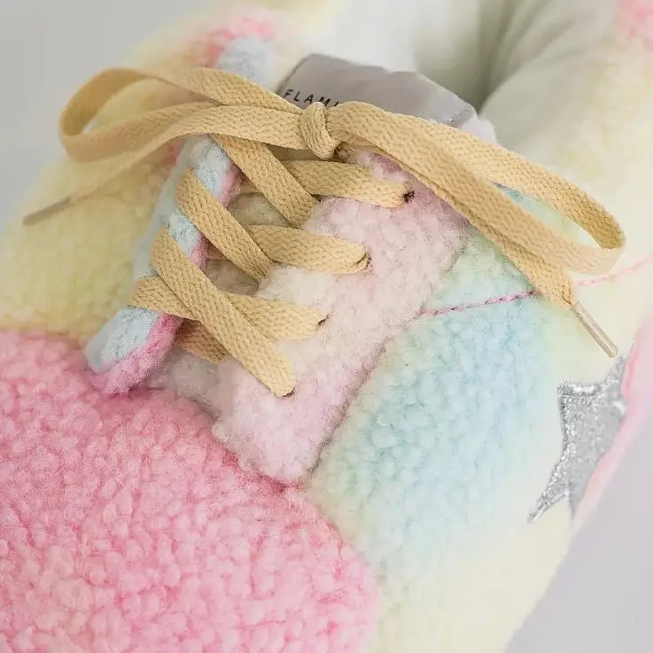 Con detalles bordados