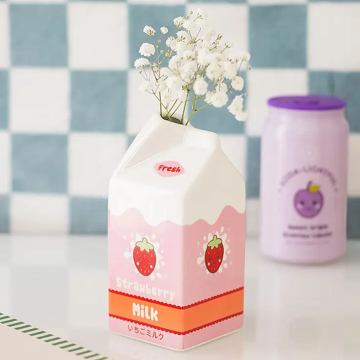 Jarrón kawaii en forma de cartón de leche de fresa