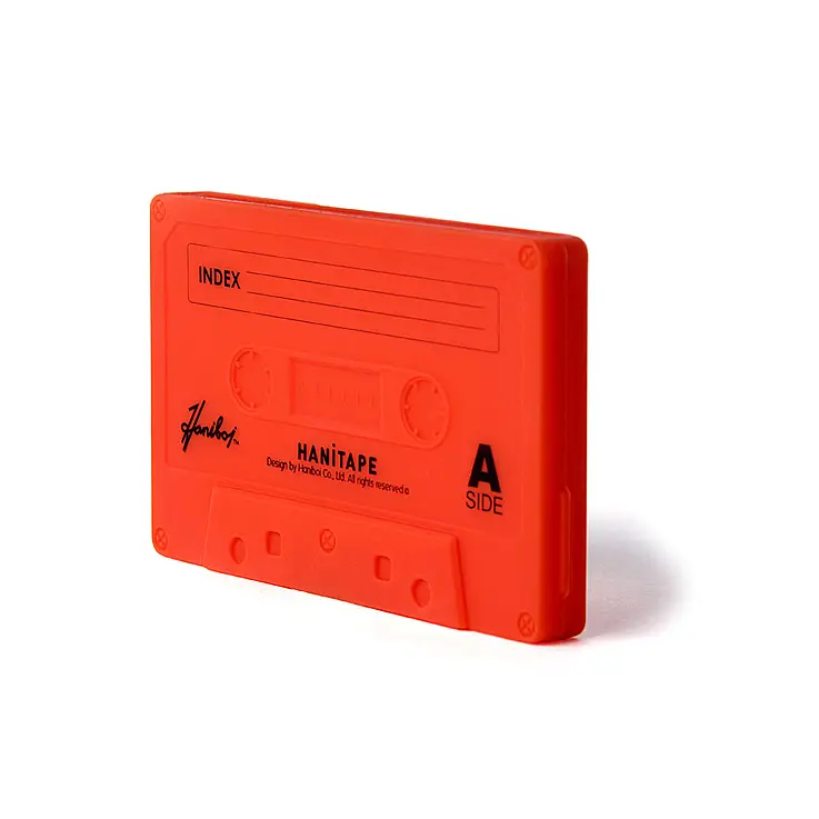 Vista lateral del monedero en color naranja