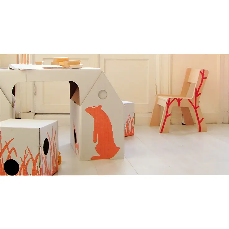 Se incluyen 2 taburetes con forma de cubo