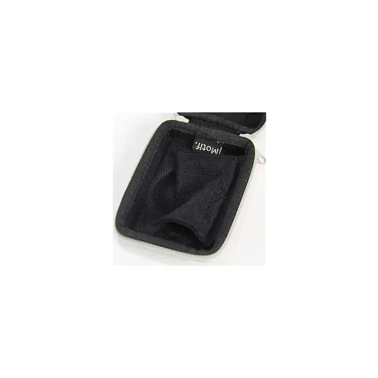 En su interior lleva un bolsillito para los accesorios