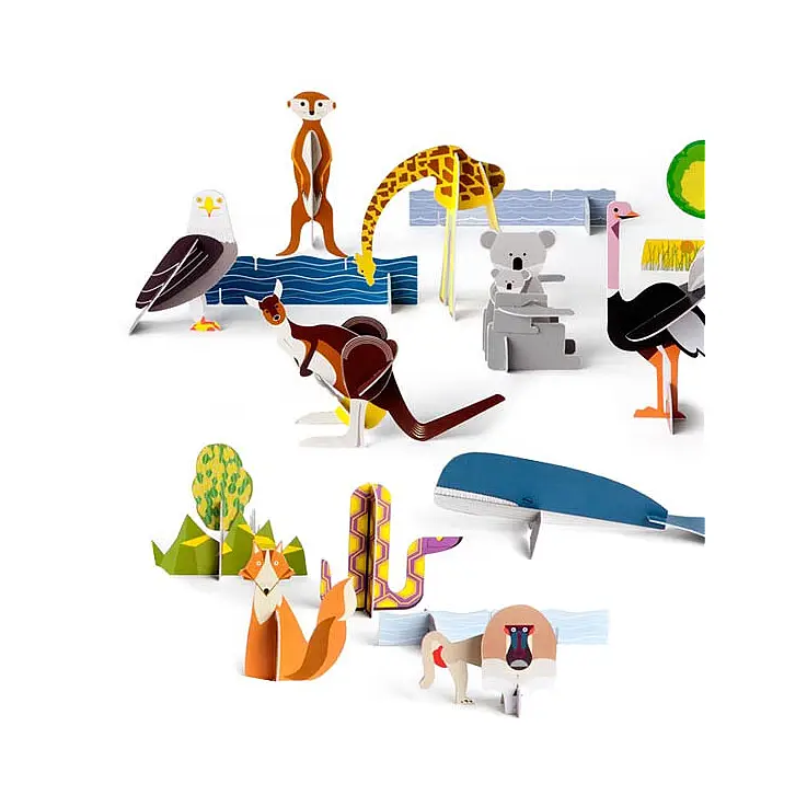 Incluye diez animales y y diez escenarios