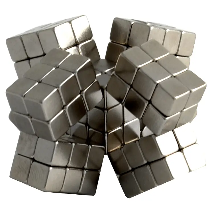 Los cubitos son de neodimio magnetizado