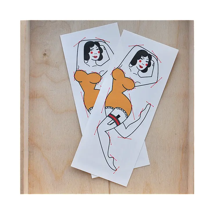 Una pin-up cargada de curvas