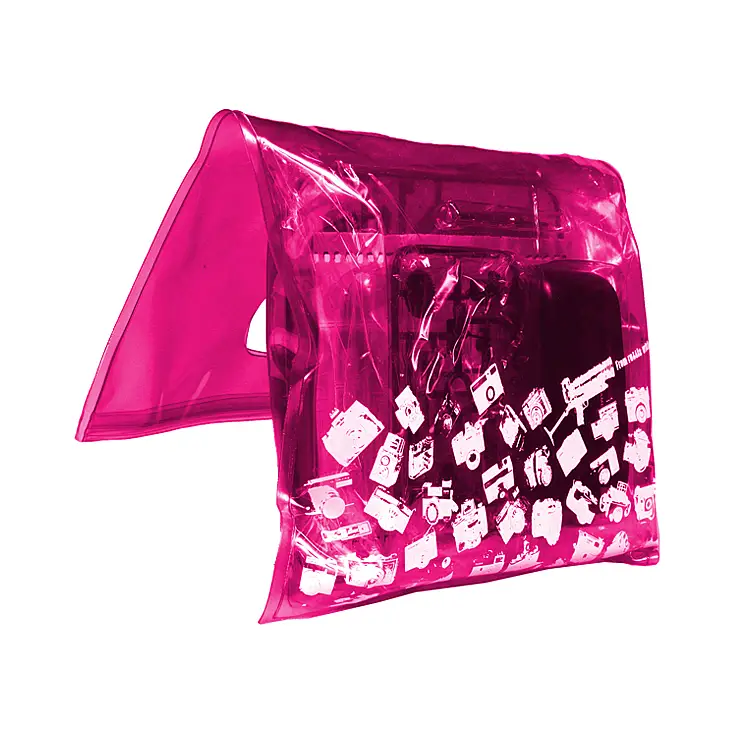 Con la bolsa en rosa