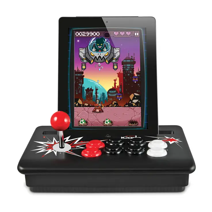 Tiene un joystick y ocho botones