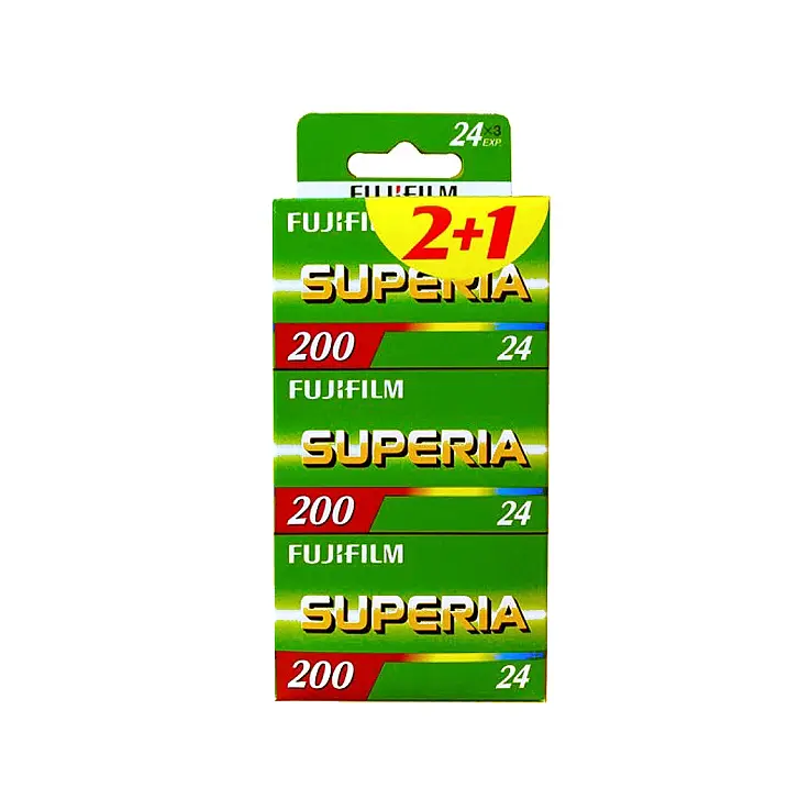 El set incluye tres carretes de 24 exposiciones 