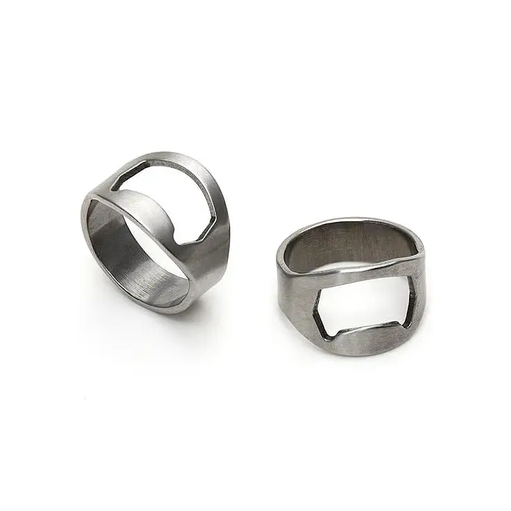 El diseño del anillo es perfecto para abrir botellines