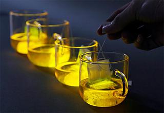 Ilumina tu jardín con vasos transparentes