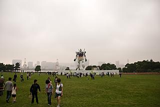 Imagen del parque de Tokio, con la obra al fondo