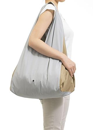 Un bolso furoshiki para colgar al hombro para las madres fashionistas